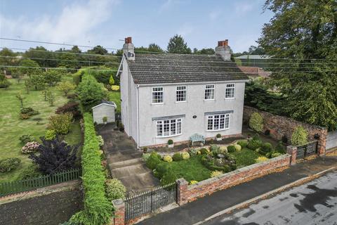 4 bedroom detached house for sale, Station Road, Laxton