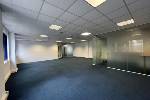 Office to rent, Suite 4 Charter House, 25 High Street, Banbury, OX16 5EG