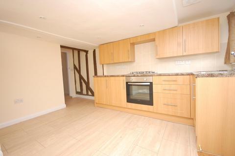 2 bedroom end of terrace house to rent, High Street, CM4