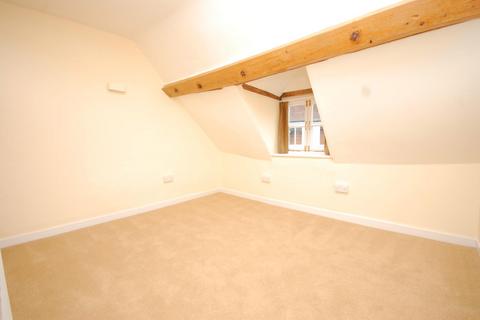 2 bedroom end of terrace house to rent, High Street, CM4