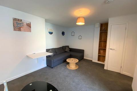 Studio to rent, St. Thomas Street, Penryn