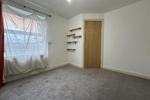 2 bedroom apartment to rent, South Street, Taunton