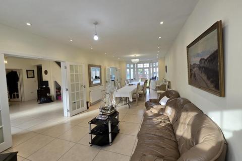 5 bedroom detached house for sale, Shirehall Close, NW4