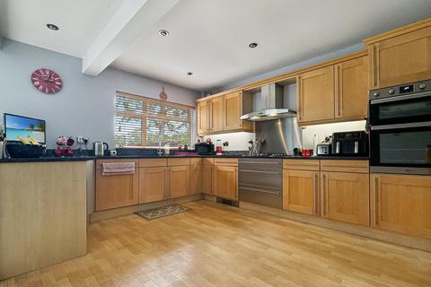 32 Heaton Way, Tiptree, Colchester, CO5 0DZ