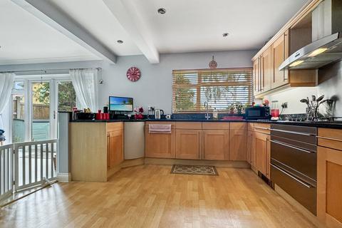 32 Heaton Way, Tiptree, Colchester, CO5 0DZ