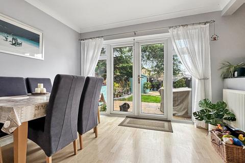 32 Heaton Way, Tiptree, Colchester, CO5 0DZ