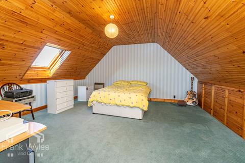 5 Benbow Close, Lytham St Annes, FY8 2TB