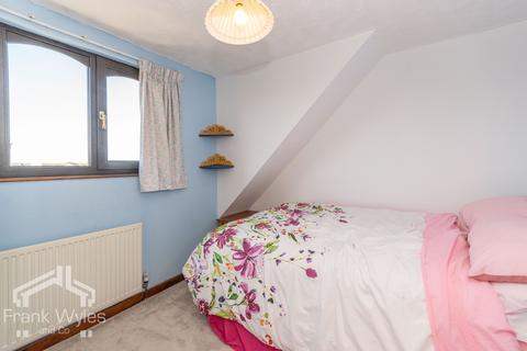 5 Benbow Close, Lytham St Annes, FY8 2TB