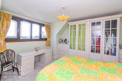 5 Benbow Close, Lytham St Annes, FY8 2TB