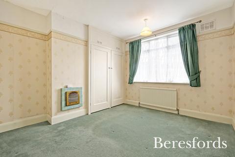 6 Blenheim Gardens, Aveley, South Ockendon, RM15 4EB