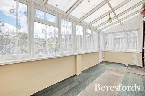 6 Blenheim Gardens, Aveley, South Ockendon, RM15 4EB
