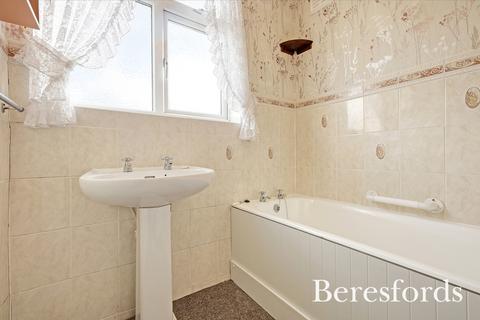 6 Blenheim Gardens, Aveley, South Ockendon, RM15 4EB