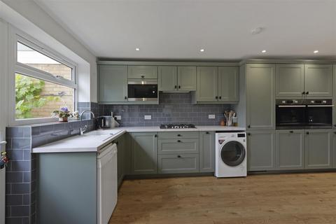 15 Allington Road, Paddock Wood, Tonbridge, TN12 6AP