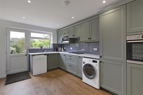 15 Allington Road, Paddock Wood, Tonbridge, TN12 6AP