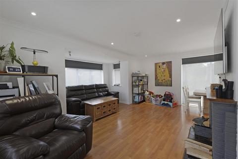 15 Allington Road, Paddock Wood, Tonbridge, TN12 6AP