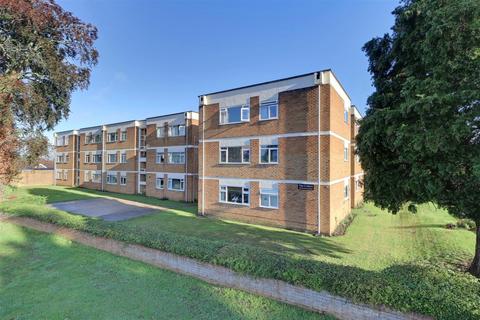 2 bedroom flat for sale, The Cedars, Hucclecote Road, Gloucester