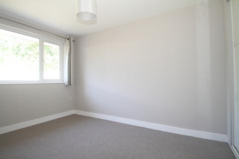 2 bedroom terraced house to rent, Woking GU21