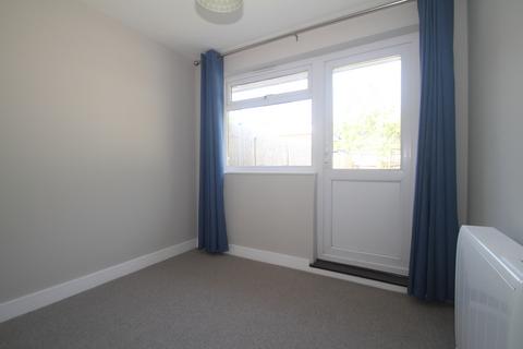 2 bedroom terraced house to rent, Woking GU21