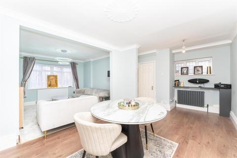 56 Goshawk Gardens, Hayes, UB4 8LB