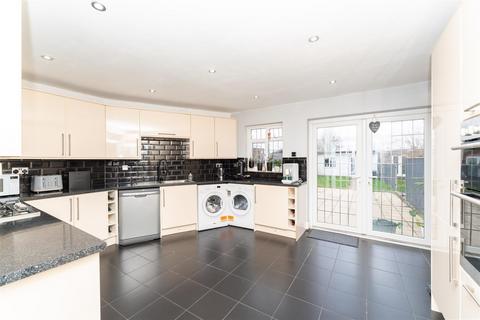 56 Goshawk Gardens, Hayes, UB4 8LB