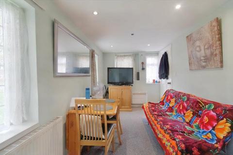 1 Avenue Crescent, Hounslow, TW5 9RD