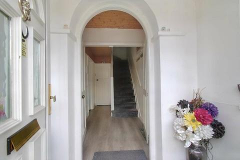 1 Avenue Crescent, Hounslow, TW5 9RD
