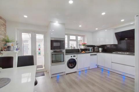 1 Avenue Crescent, Hounslow, TW5 9RD