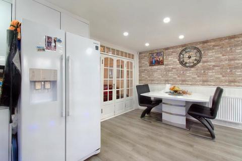 1 Avenue Crescent, Hounslow, TW5 9RD