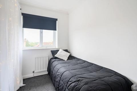 8 Gwynne Road, Caterham, CR3 5FH