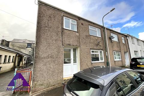 2 bedroom end of terrace house to rent, Gladstone Street, Brynmawr