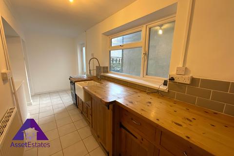 2 bedroom end of terrace house to rent, Gladstone Street, Brynmawr