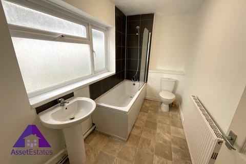 2 bedroom end of terrace house to rent, Gladstone Street, Brynmawr