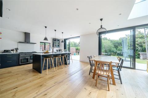 36 Abbots Ride, Farnham, GU9 8HZ