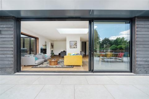 36 Abbots Ride, Farnham, GU9 8HZ