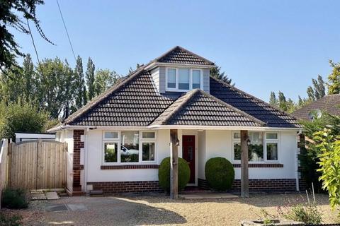 3 bedroom chalet for sale, Ringwood, BH24 1SX