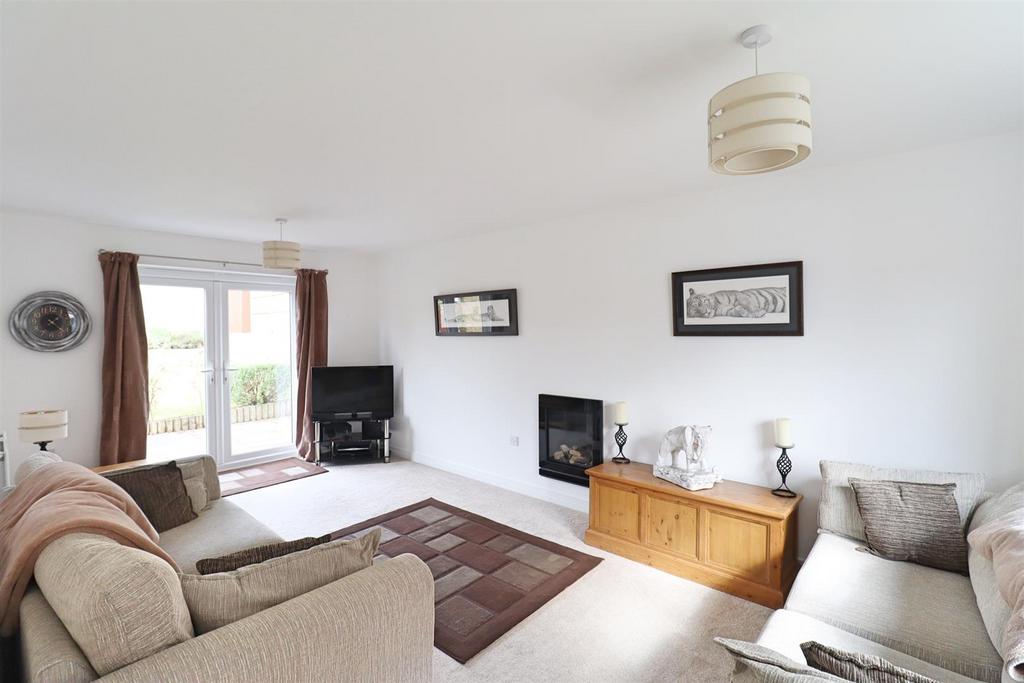 Mill Park Drive, Braintree 4 bed link detached house for sale £425,000