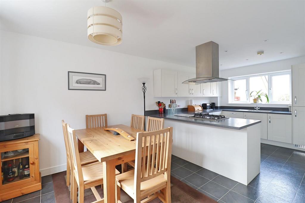Mill Park Drive, Braintree 4 bed link detached house for sale £425,000