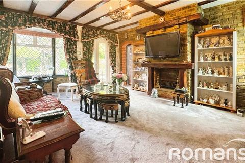 22 Malvern Close, Uxbridge, UB10 8JR