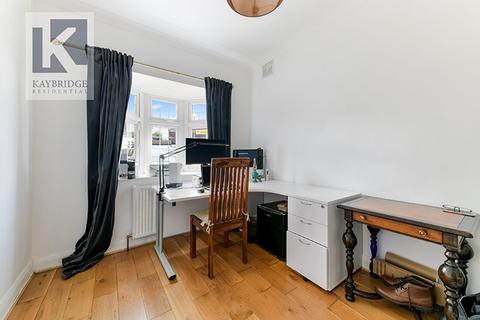 82 Tudor Avenue, Worcester Park, KT4 8TX