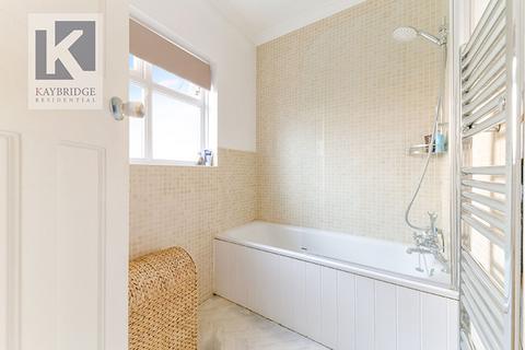 82 Tudor Avenue, Worcester Park, KT4 8TX