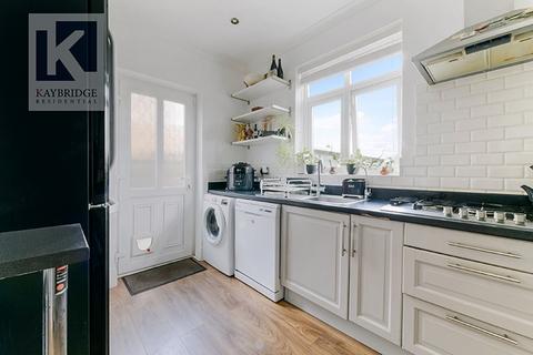 82 Tudor Avenue, Worcester Park, KT4 8TX