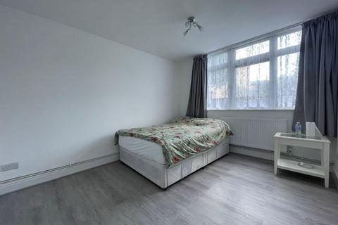 3 bedroom flat to rent, Manchester Road, London E14