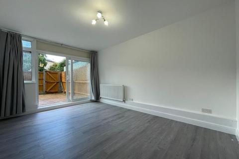 3 bedroom flat to rent, Manchester Road, London E14