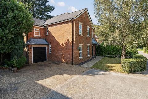 4 bedroom detached house for sale, West Parkside, Warlingham CR6