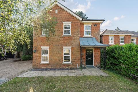 4 bedroom detached house for sale, West Parkside, Warlingham CR6