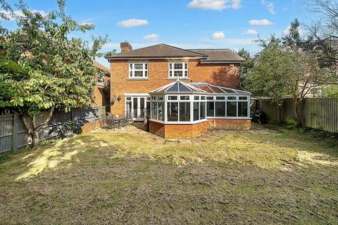 11 West Parkside, Warlingham, CR6 9PT