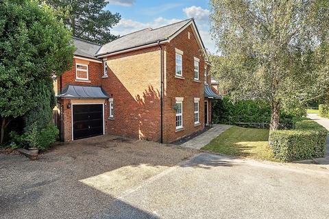 11 West Parkside, Warlingham, CR6 9PT