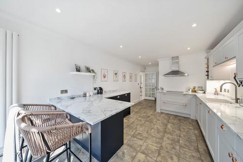 11 West Parkside, Warlingham, CR6 9PT