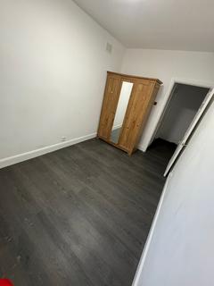 1 bedroom flat to rent, Shaftesbury Avenue, Greater London, UB24HQ