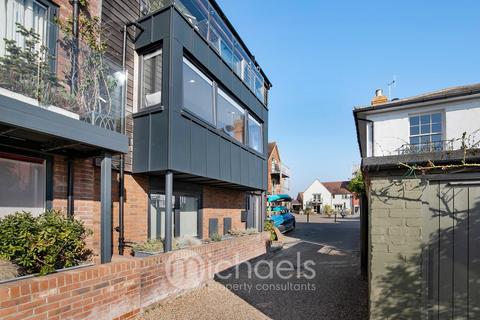 4 bedroom townhouse for sale, The Folly, Wivenhoe, Colchester, CO7